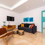 Dona Beach Perissa (Santorini)